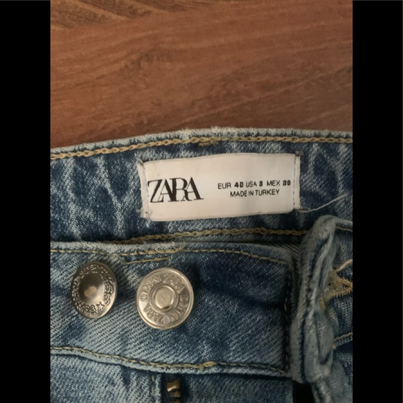 ZARA Distressed Ankle-cut Jeans - Picture 3 of 3